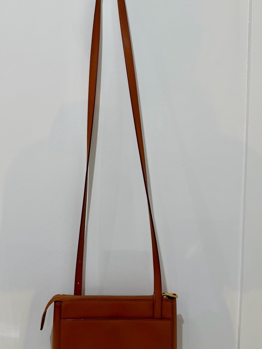 Marc Jacobs Tan Leather Crossbody Bag with Gold Hardware - Picture 5 of 11